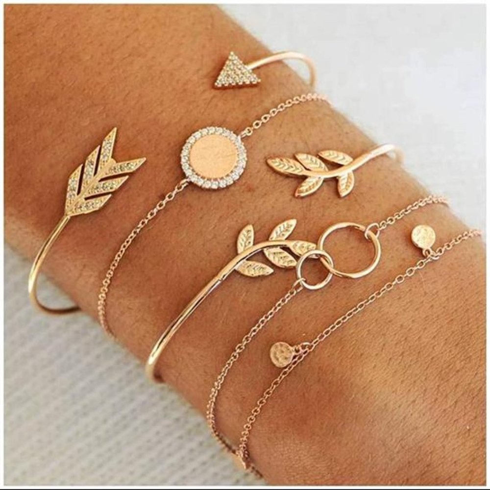 Bniealsy Boho Layered Bracelets Sets Crystal Moon Stackable Bracelet Shell Brac